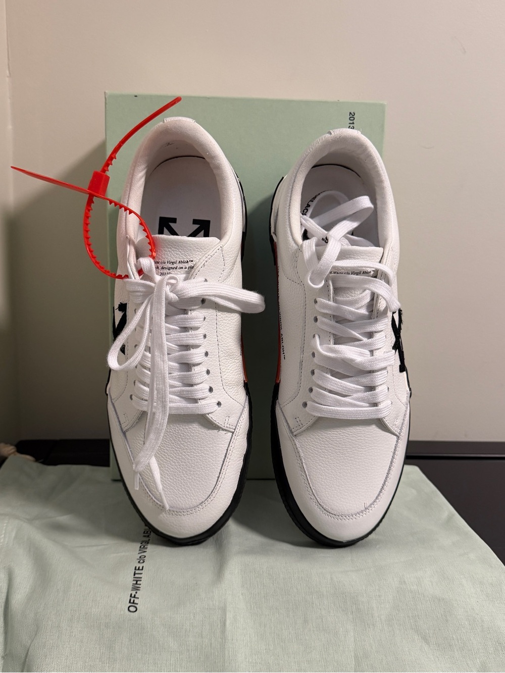 Off-White White Leather Low-Top Sneakers with Red Zip-Tie New Size 43